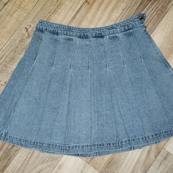 Forever 21 Pleated Denim/Jean Mini Skirt
